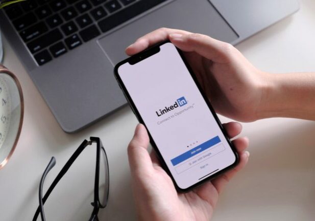 Why Builders Should Showcase Their Expertise on LinkedIn
